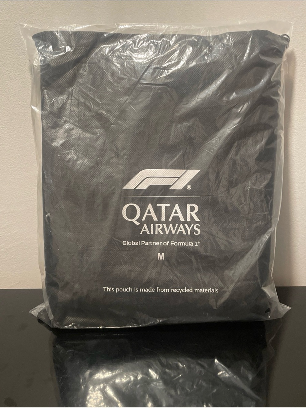 New Qatar Airways F1 Partner Business Class Pajama Set & Slippers Unisex Medium